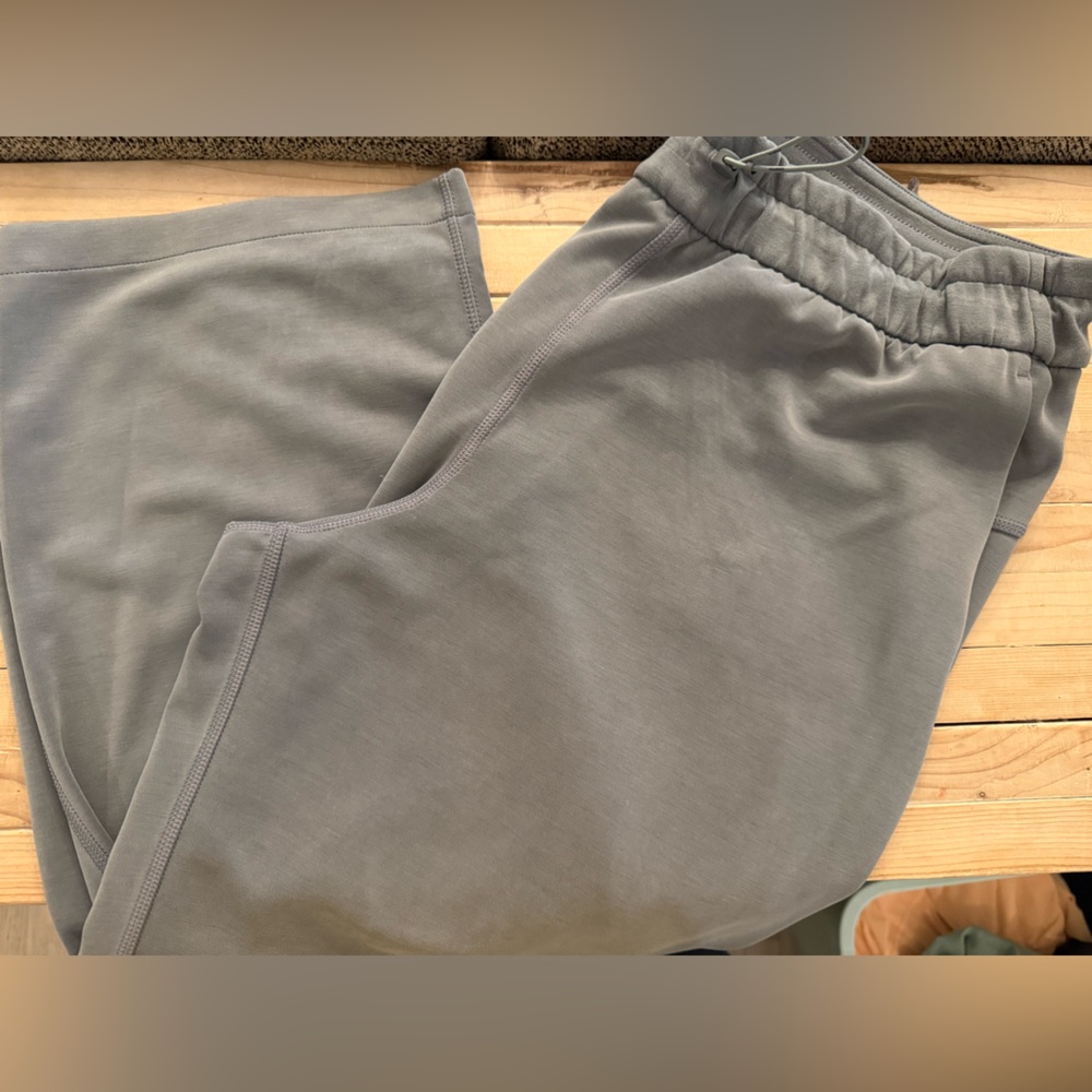 lululemon women’s sofstreme capri pant